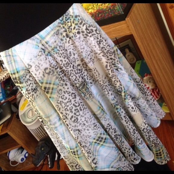 Lapis Dresses & Skirts - Lapis nice skirt